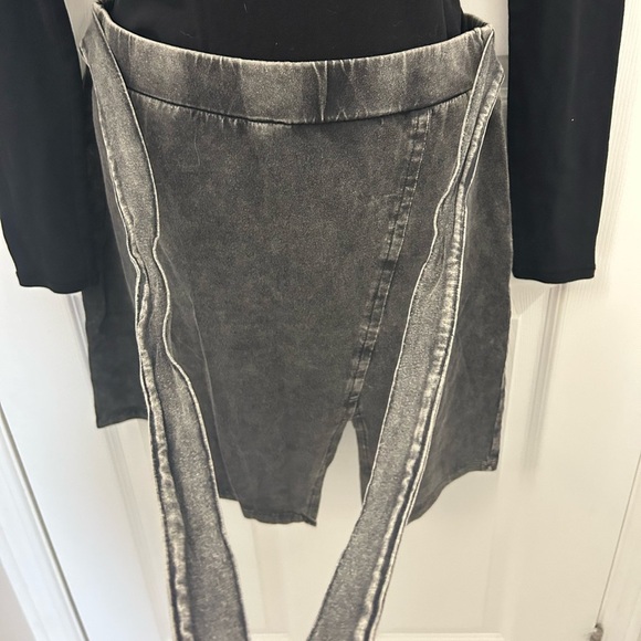 H&M Faux Grey/Black Denim Mini Skirt with Slit AND Long Sleeve Black Top, Sz s - Picture 3 of 12